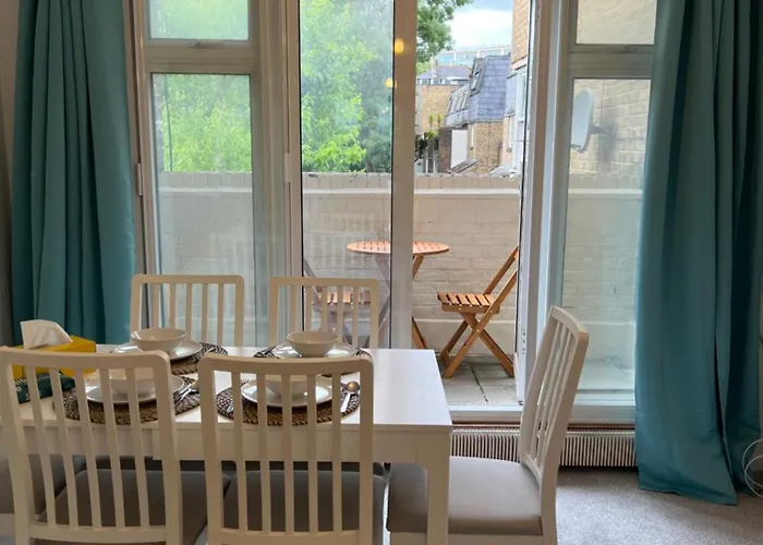 Lovely Entire Flat With Private Balcony In Euston-Central London