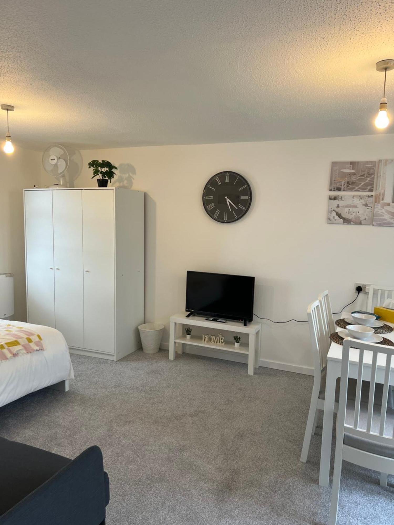 Lovely Entire Flat With Private Balcony In Euston-central Apartment *