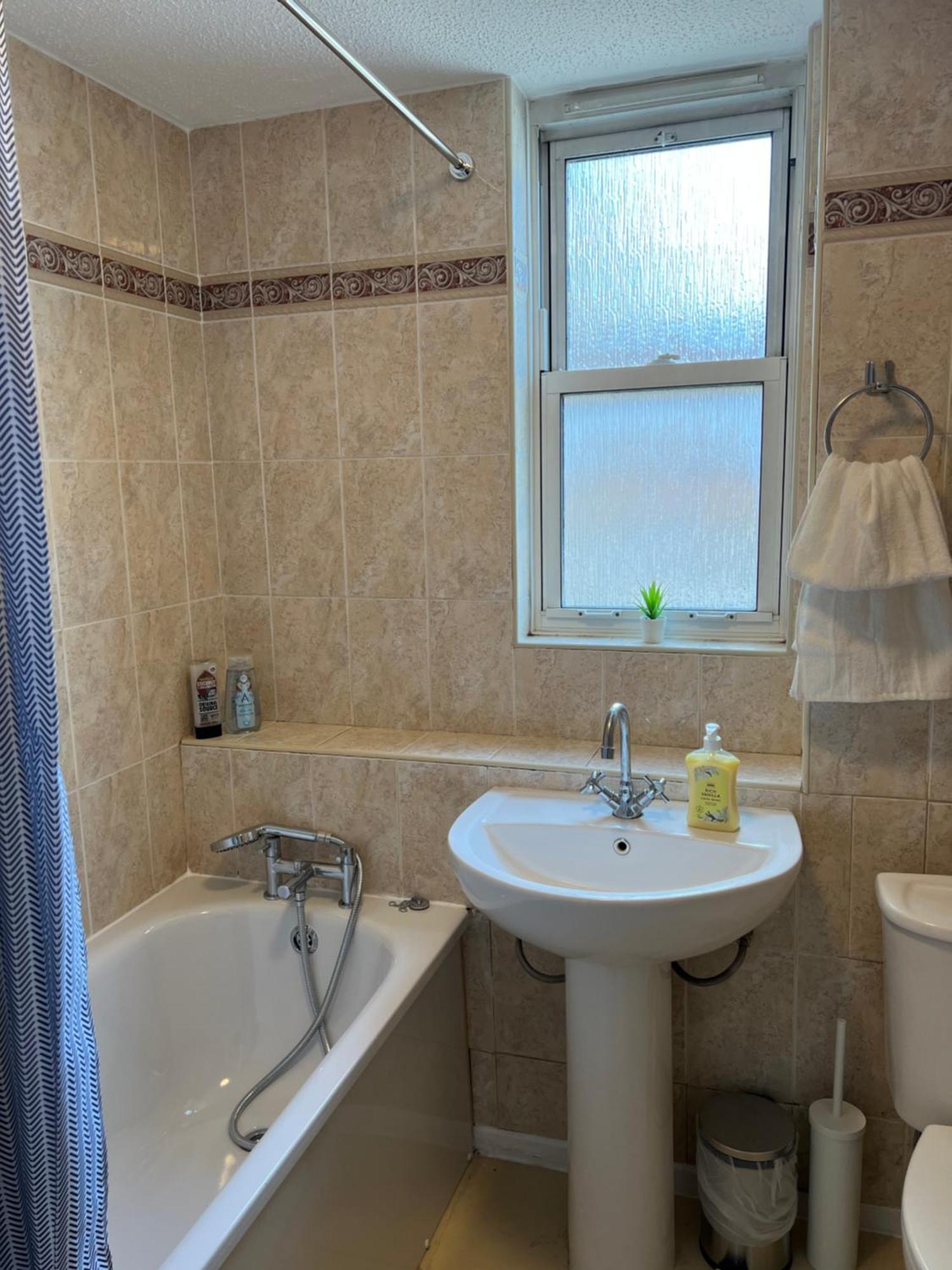 Lovely Entire Flat With Private Balcony In Euston-central * London