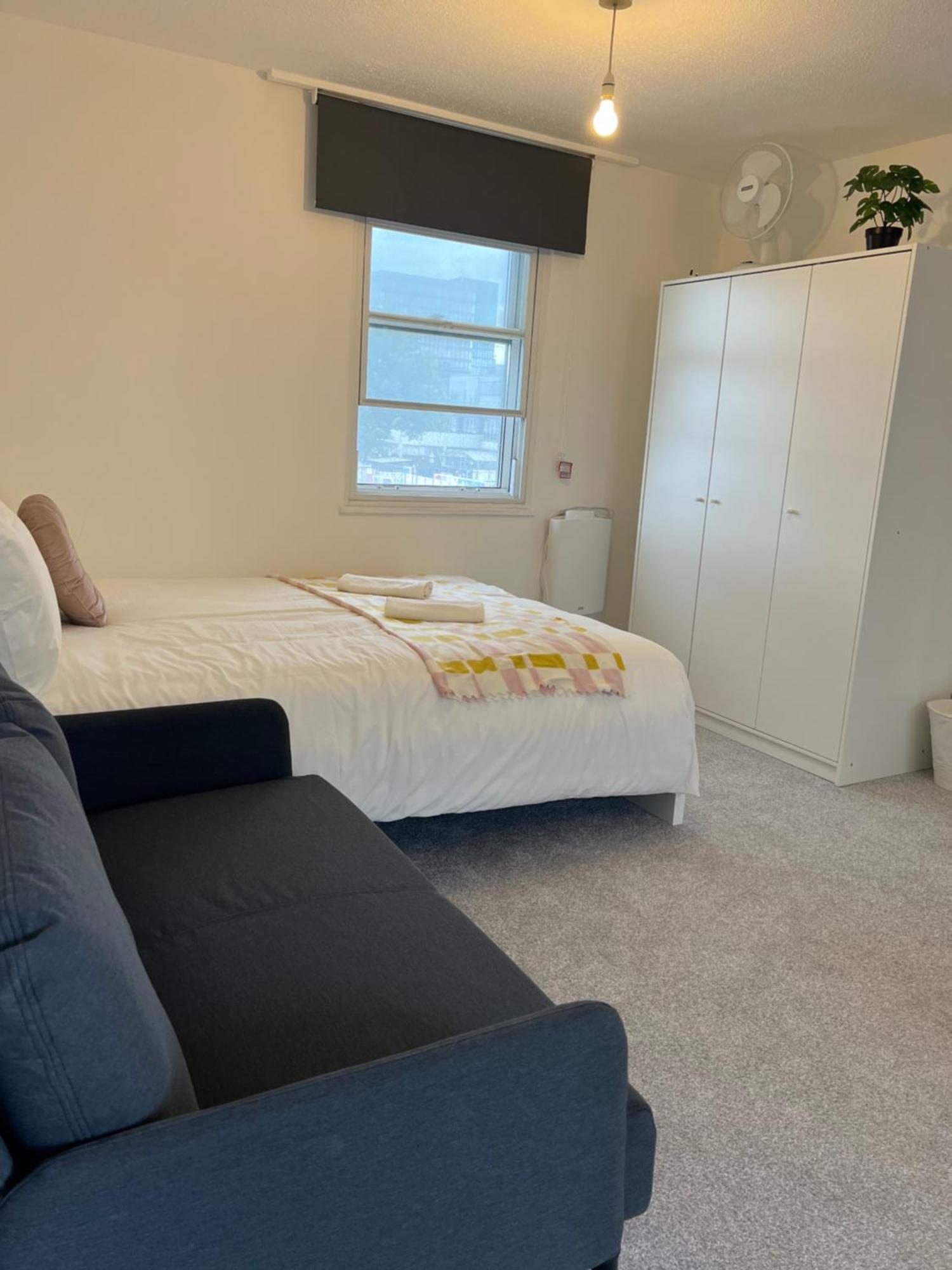 Lovely Entire Flat With Private Balcony In Euston-central Apartment London