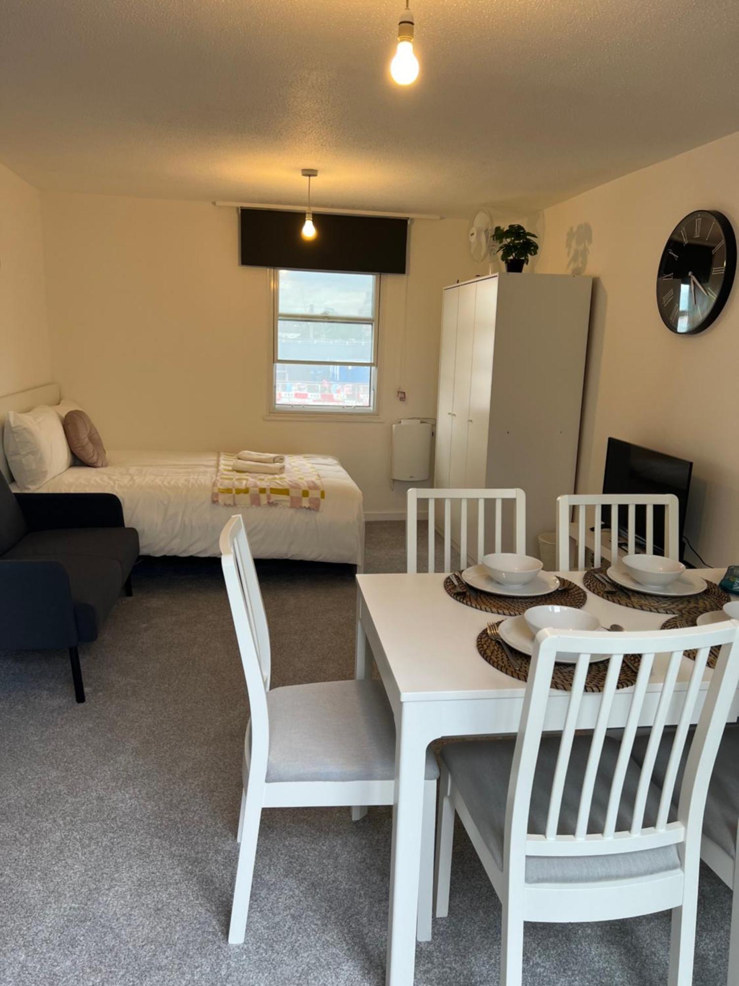 Lovely Entire Flat With Private Balcony In Euston-central Apartment *