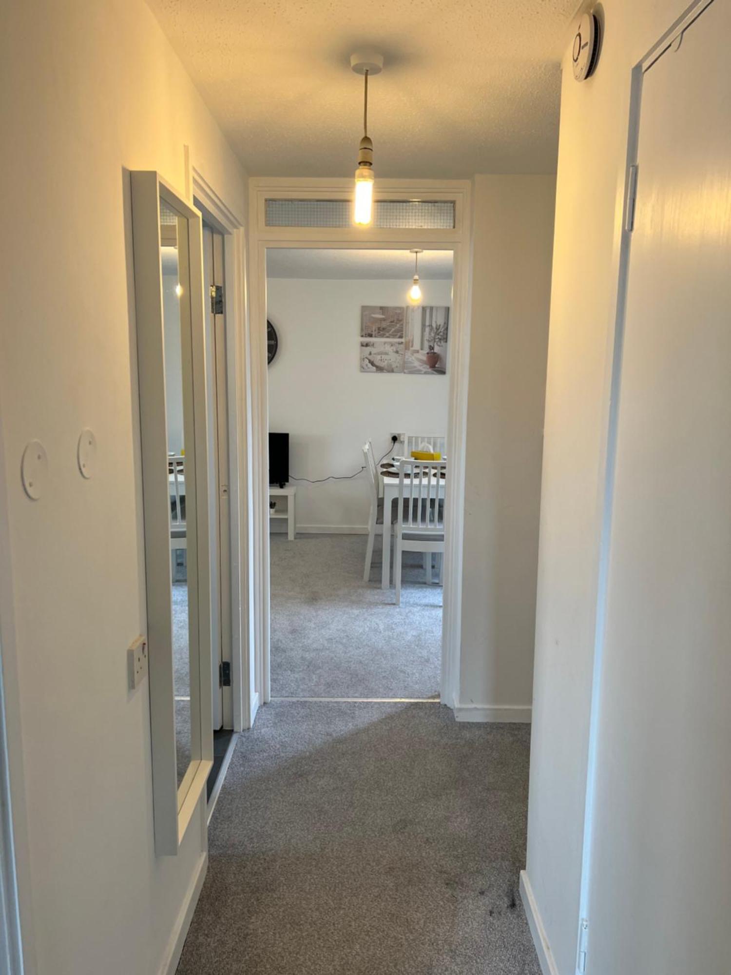 Lovely Entire Flat With Private Balcony In Euston-central Apartment