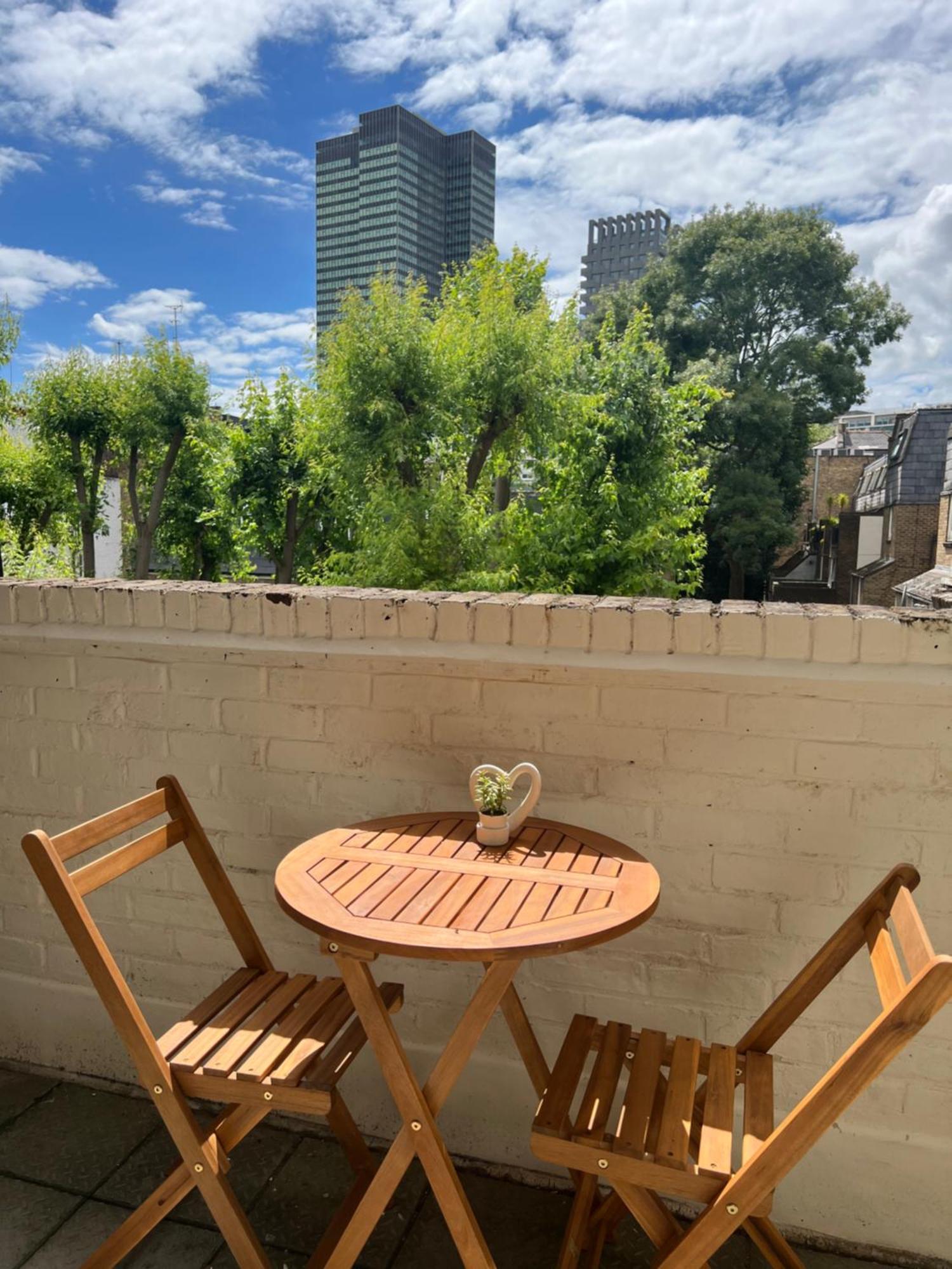 Apartment Lovely Entire Flat With Private Balcony In Euston-central London