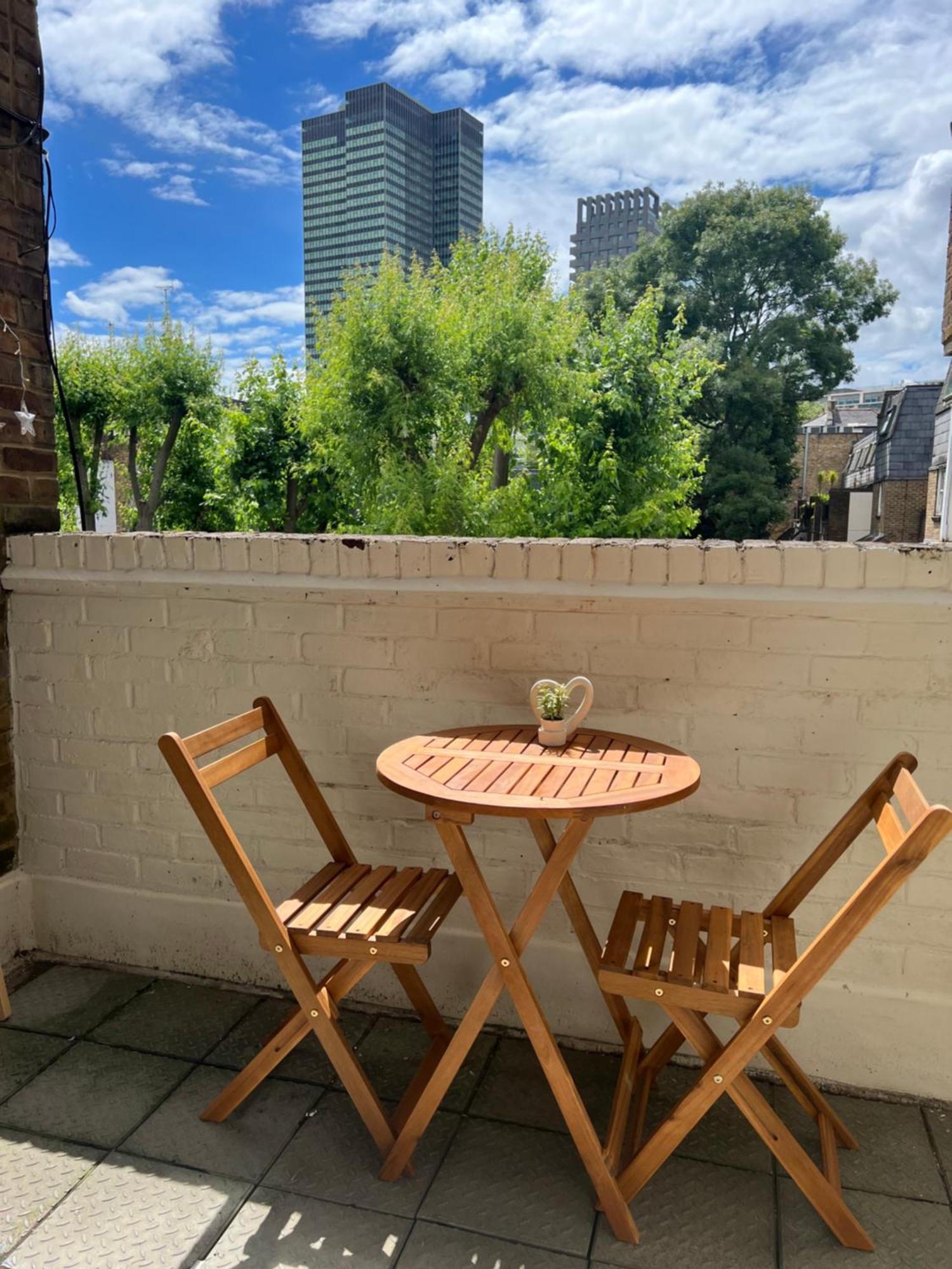 Lovely Entire Flat With Private Balcony In Euston-central London