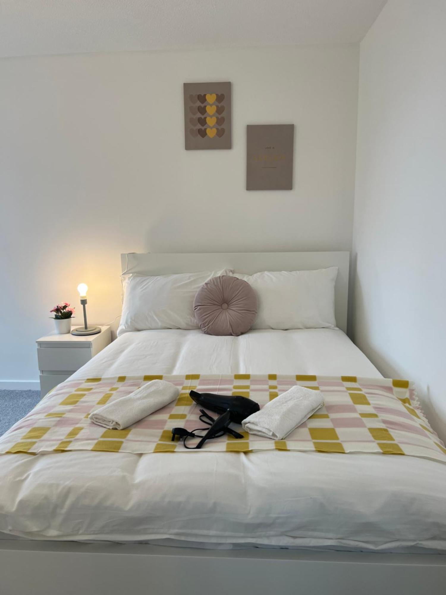 Apartment Lovely Entire Flat With Private Balcony In Euston-central *